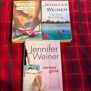 Bundle is 3 Jennifer Weiner books, 2 paperbacks and 1 hardcover. Great reads!